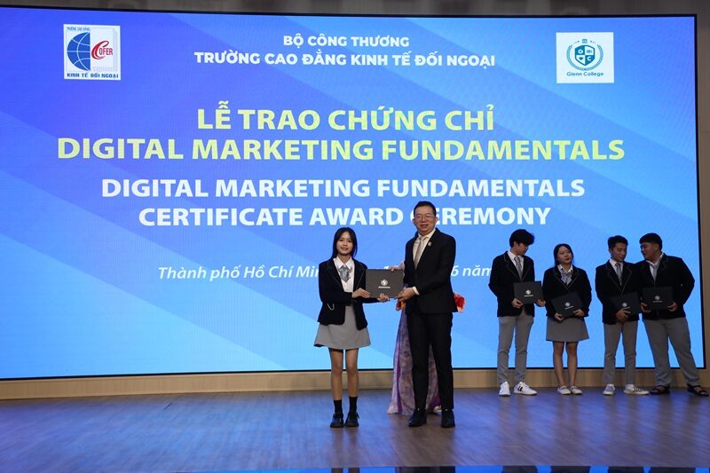 137 Sinh Viên Khóa 27 Nhận Bằng Tốt Nghiệp Digital Marketing – Cao đẳng Cofer