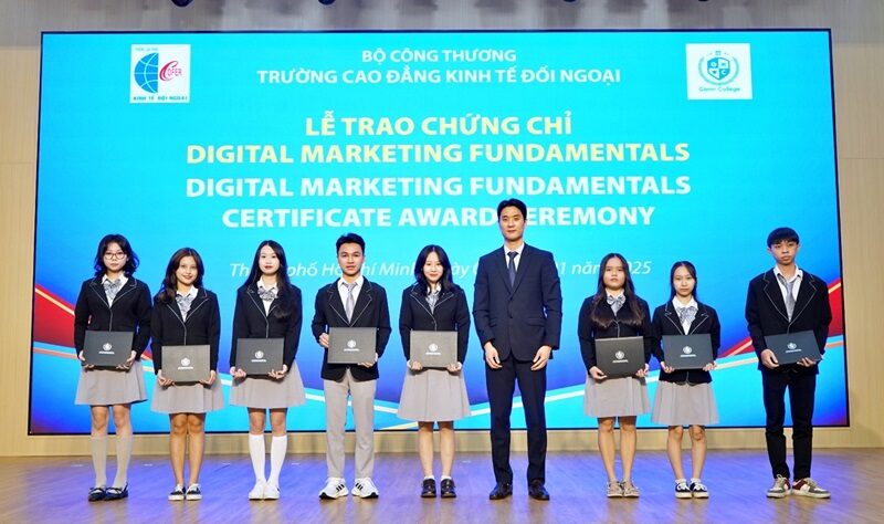 GC vinh danh và trao chứng chỉ Digital Marketing Fundamentals cho sinh viên Khóa 26 ngành Marketing Thương mại