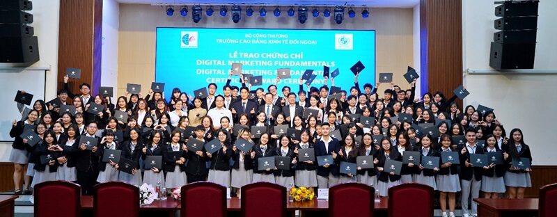 GC vinh danh và trao chứng chỉ Digital Marketing Fundamentals cho sinh viên Khóa 26 ngành Marketing Thương mại