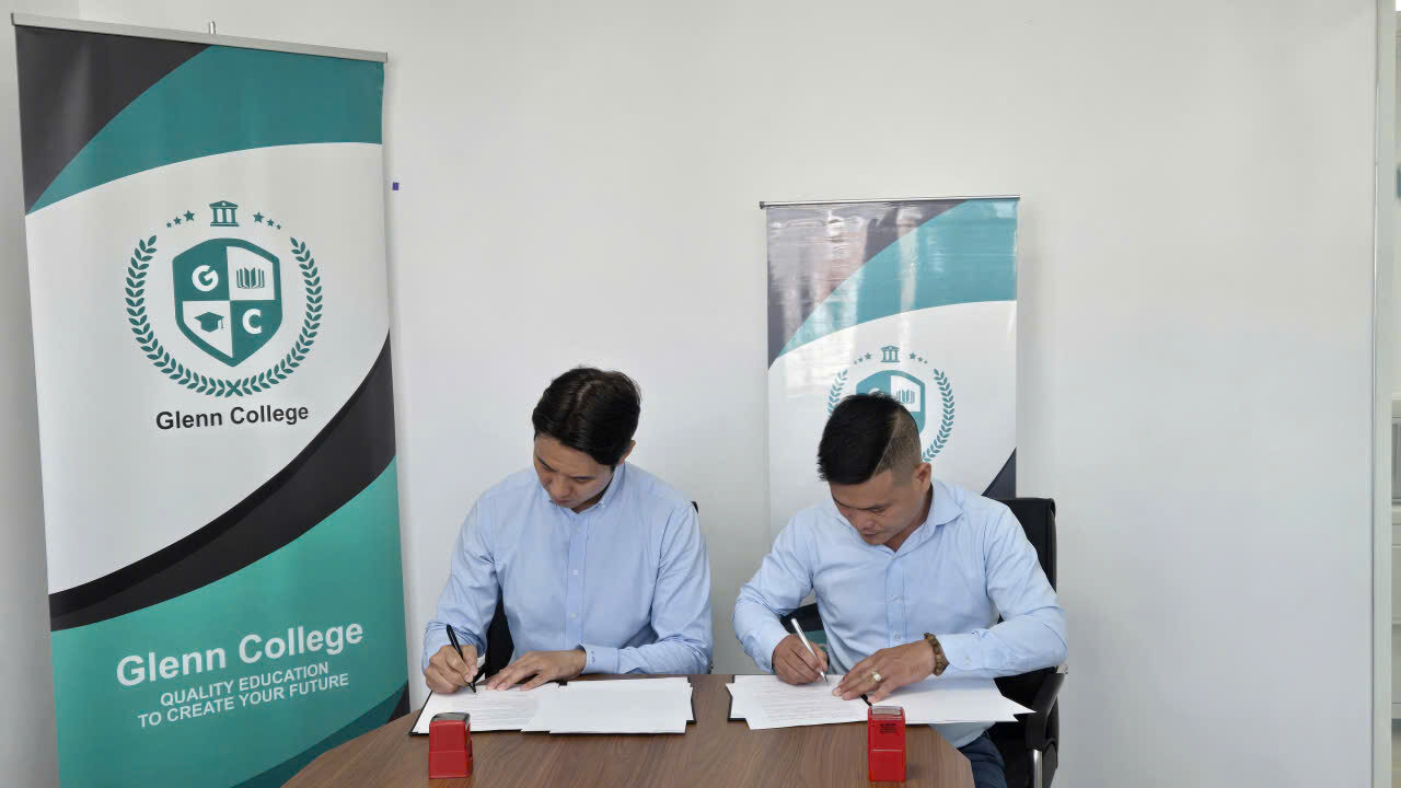 Dai-dien-GC-Education-Center-va-Louis-Group-tien-hanh-ky-ket-ban-ghi-nho-MOU-