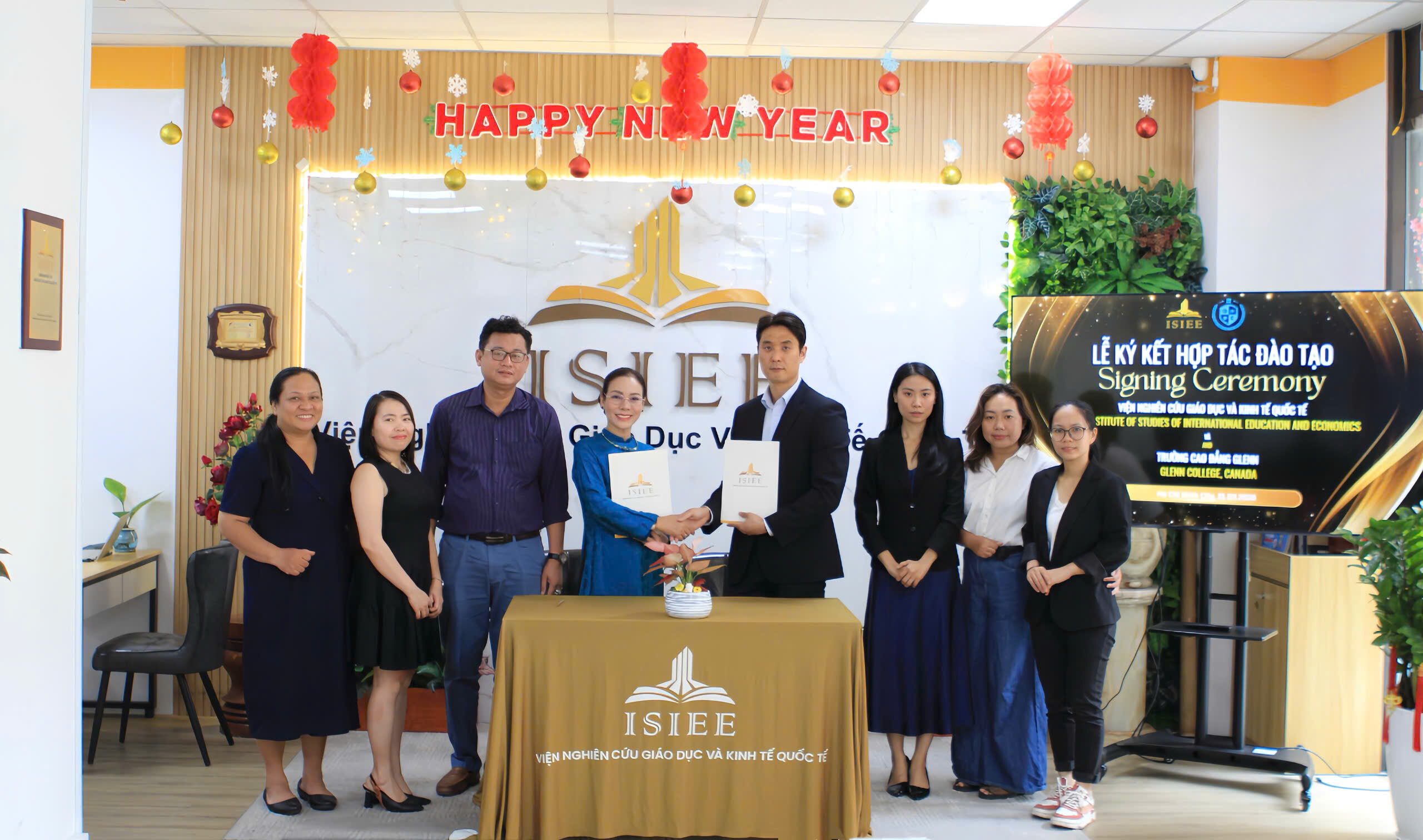 Lễ ký kết MOU giữa Glenn College và Viện ISIEE